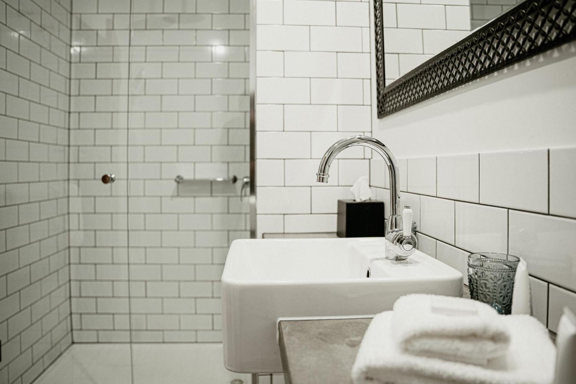Daylesford Art Motel Luaran gambar Bathroom