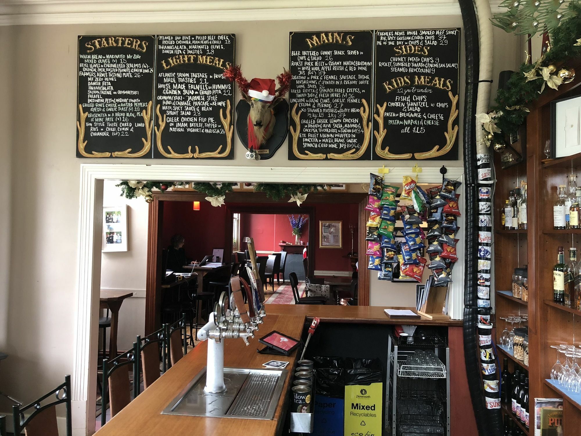 Daylesford Art Motel Luaran gambar The bar at the Old Ship Hotel